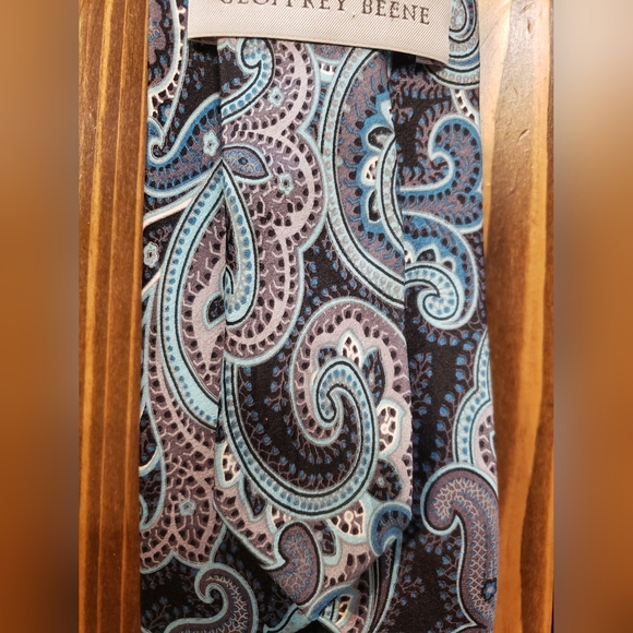Geoffrey Beene Necktie, Blues and blacks - Picture 5 of 12